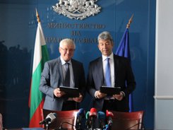 Министър Ананиев: Първите оборудвани линейки ще бъдат доставени до 60 дни