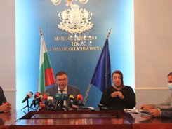 Министър Ангелов: Не се налага втвърдяване на противоепидемичните мерки