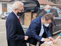 Два кислородни концентратора, закупени от МЗ, получи днес областната болница в Кюстендил