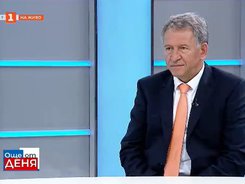 Министърът на здравеопазването: До месец септември са осигурени допълнителните средства в размер на 1000 лв. месечно, които медиците получават за работата си на първа линия