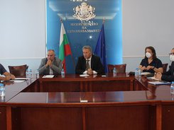 Министърът на здравеопазването и водещи епидемиолози, инфекционисти и вирусолози обсъдиха необходимостта от въвеждане на допълнителни противоепидемични мерки в страната