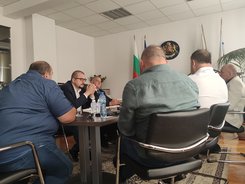 Представители на министерствата на здравеопазването и на  младежта и спорта обсъдиха въвеждането на противоепидемични мерки по време на футболни срещи