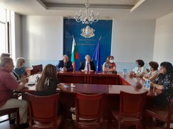 Министър Стойчо Кацаров и представители на КТ “Подкрепа“ и Национален синдикат „Защита“ обсъдиха новата методика за изплащане на допълнителните средства за работа при неблагоприятни условия в центровете за спешна медицинска помощ