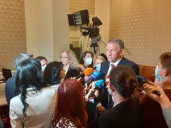 Д-р Стойчо Кацаров: За първи път в историята си НЗОК ще финансира амбулаторното лечение на остро заболяване, каквото е COVID-19