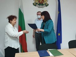 Общопрактикуващи лекари от цялата страна бяха наградени с грамоти на Министерството на здравеопазването за ангажираността си с имунизационната кампания срещу COVID-19