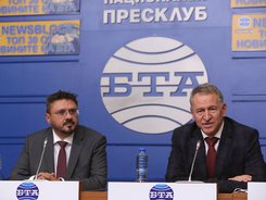 Министърът на здравеопазването д-р Стойчо Кацаров връчи най-високото отличие на МЗ на генералния директор на БТА г-н Кирил Вълчев