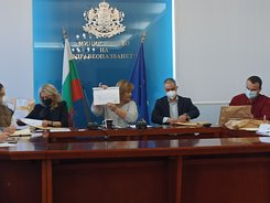 28 оферти за осигуряване на щадящи тестове, предназначени за използване в образователната система, постъпиха в МЗ