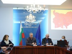 Повечето области в страната вече излизат от тъмночервената зона