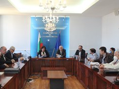 По-добри условия на заплащане в отрасъл „Здравеопазване“ са заложени в новия Колективен трудов договор