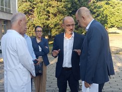 Здравният министър д-р Асен Меджидиев: Два реанимационни екипа на ЦСМП Стара Загора вече пътуват към "Пирогов", където ще бъдат приведени две от децата, пострадали при инцидента на АМ „Тракия“