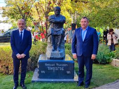 Министър Меджидиев присъства на откриването на паметник на проф. Николай Иванович Пирогов