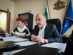 Министър Меджидиев: По-нататъшно получаване и заплащане на ваксини срещу COVID-19, които ще бракуваме, или дори заплащане на такса за отказ, е ирационално