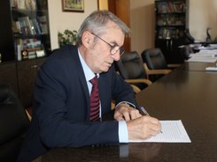 Министър Хинков подписа заповед за учредяване на Обществен съвет за изграждане на Национална детска болница