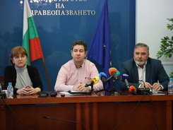 От януари 2024 г. започва безплатното приложение  на пневмококови ваксини за лица на и над 65 г.