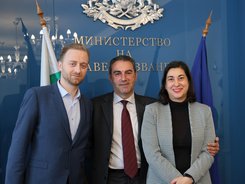Здравната инвестиционна компания за детска болница подписа споразумение с ЕИБ